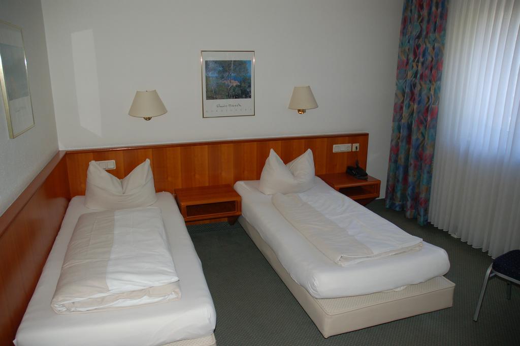 Hotel Kurfuerst Garni غيرمرسهايم المظهر الخارجي الصورة