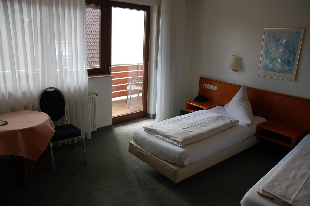 Hotel Kurfuerst Garni غيرمرسهايم المظهر الخارجي الصورة