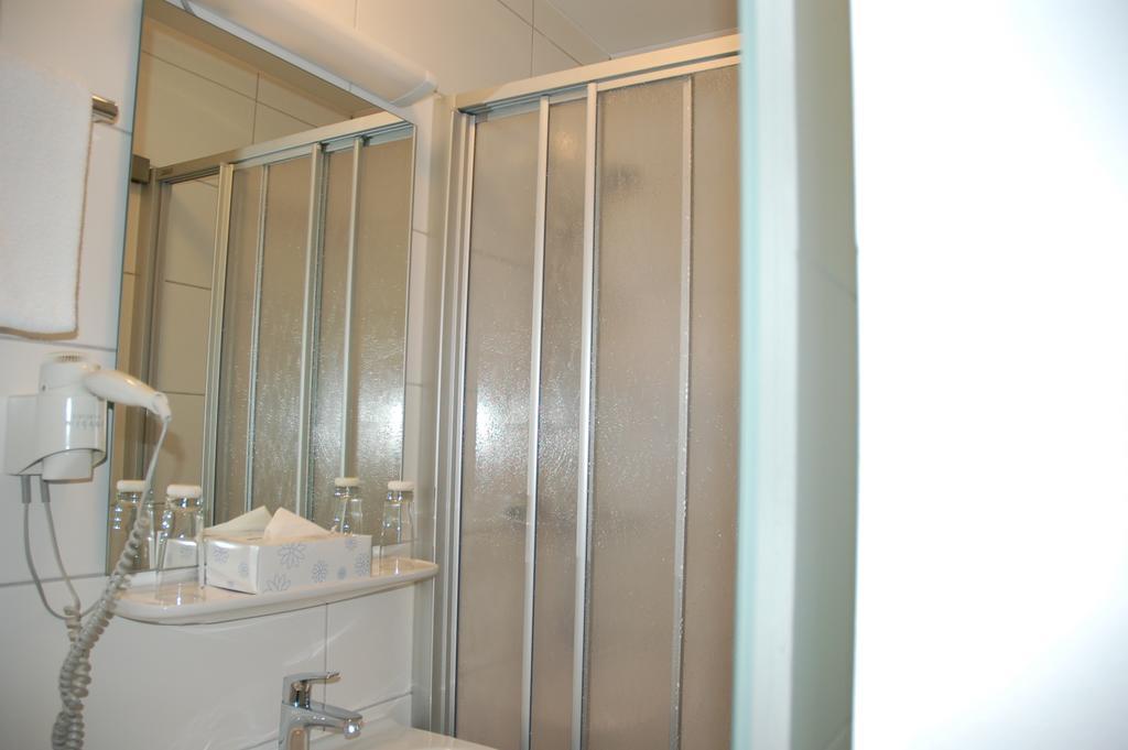 Hotel Kurfuerst Garni غيرمرسهايم الغرفة الصورة