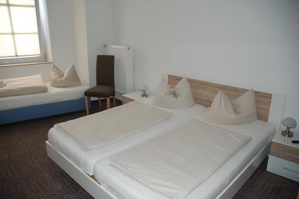 Hotel Kurfuerst Garni غيرمرسهايم المظهر الخارجي الصورة