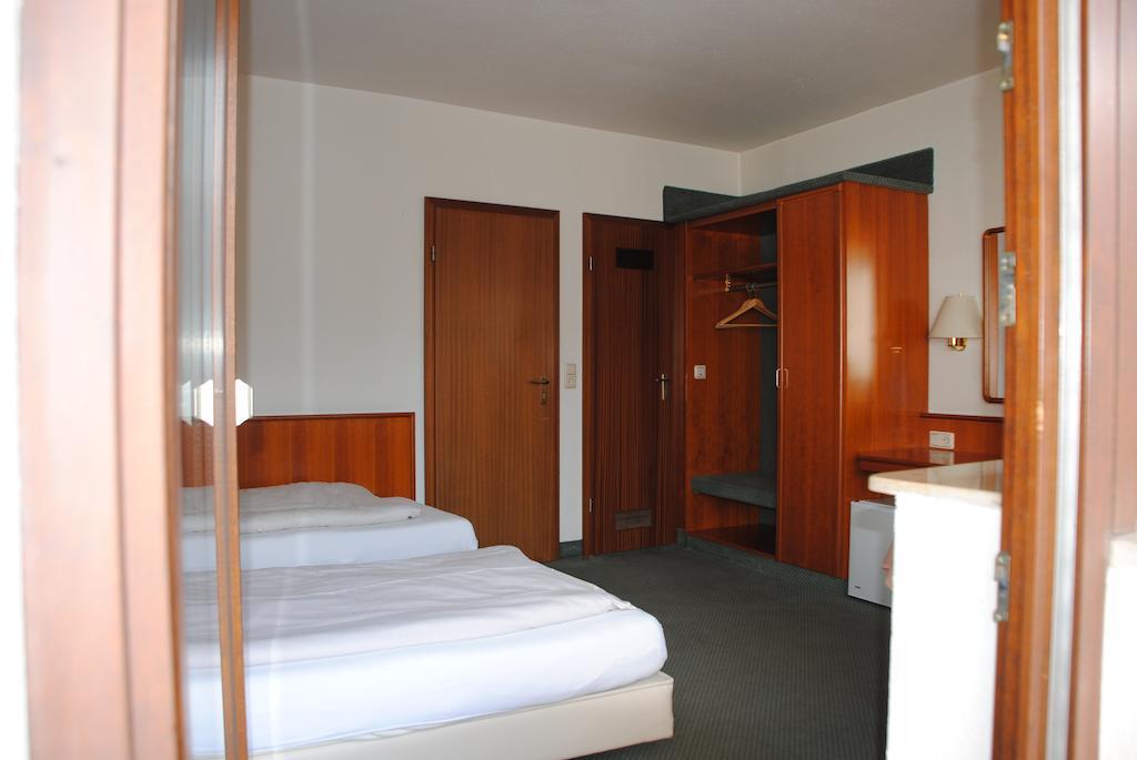 Hotel Kurfuerst Garni غيرمرسهايم الغرفة الصورة